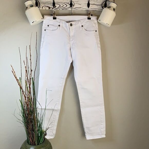 𝅺KUT from the Kloth white denim. Mid rise. Five pockets. - Picture 2 of 11